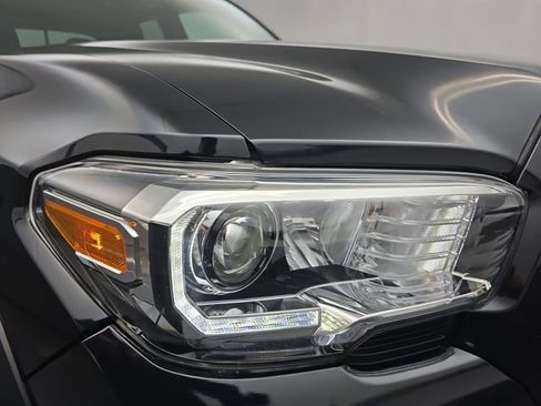 Used 2020 Toyota Tacoma TRD Off-Road image 13