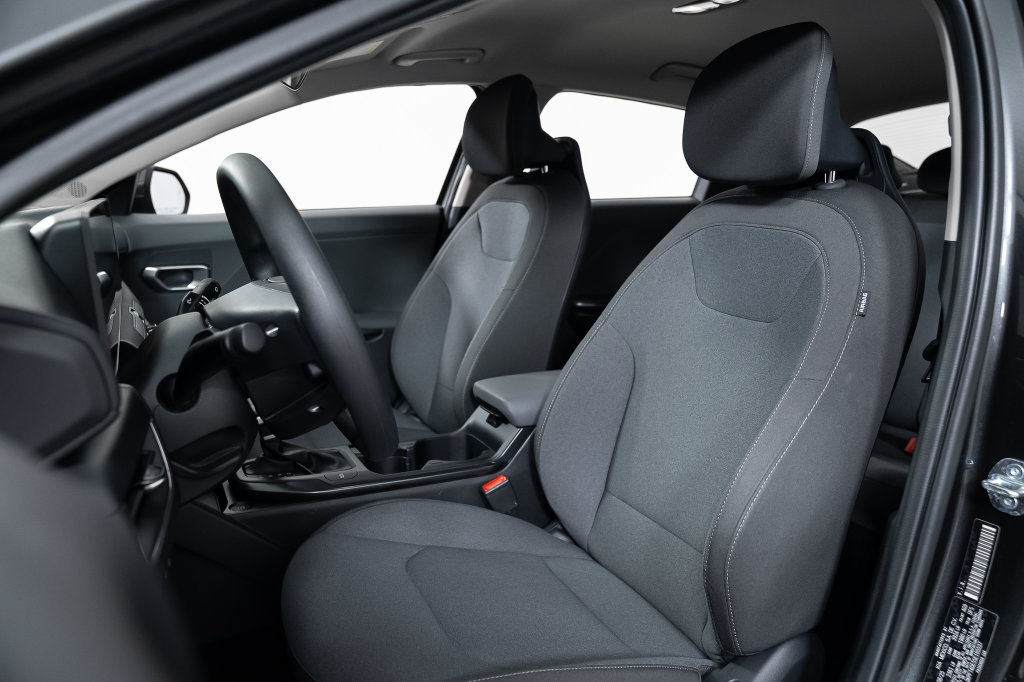 Used 2025 Kia K4 FWD image 19