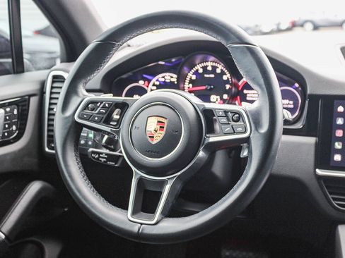 Used 2022 Porsche Cayenne image 16