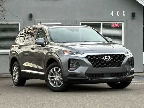 Used 2019 Hyundai Santa Fe SE image 3