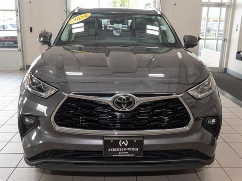 Used 2024 Toyota Highlander Limited AWD/4WD image 4