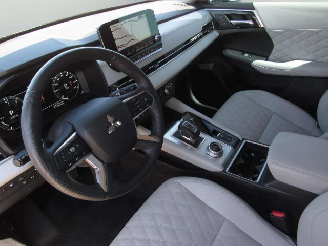 Used 2025 Mitsubishi Outlander SEL AWD/4WD image 17