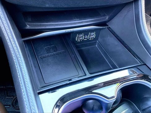 Used 2021 Chrysler Pacifica Limited AWD/4WD image 33