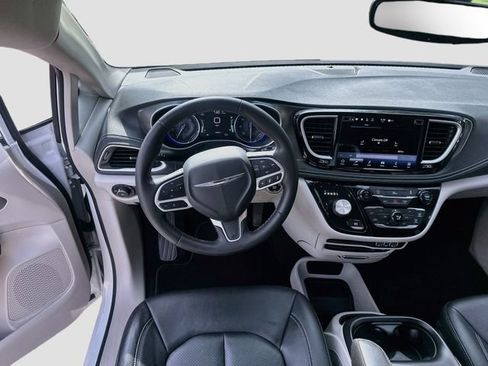 Used 2022 Chrysler Pacifica Touring-L AWD/4WD image 22