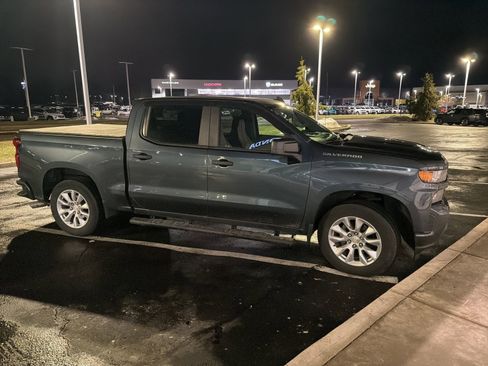 Used 2020 Chevrolet Silverado 1500 Custom w/ Custom Value Package image 12