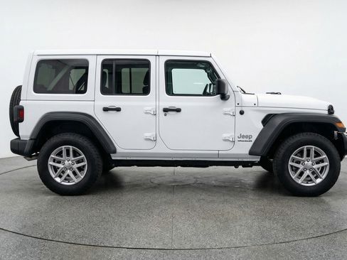 Used 2025 Jeep Wrangler Unlimited Sport AWD/4WD image 11