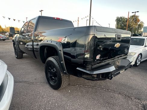 Used 2010 Chevrolet Silverado 2500 LT w/ Interior Plus Package AWD/4WD image 5