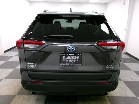 Used 2021 Toyota RAV4 XLE w/ Convenience Package AWD/4WD image 13