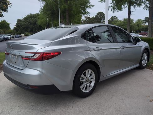 Used 2025 Toyota Camry LE w/ Convenience Package FWD image 10