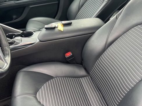 Used 2020 Toyota Camry SE image 12