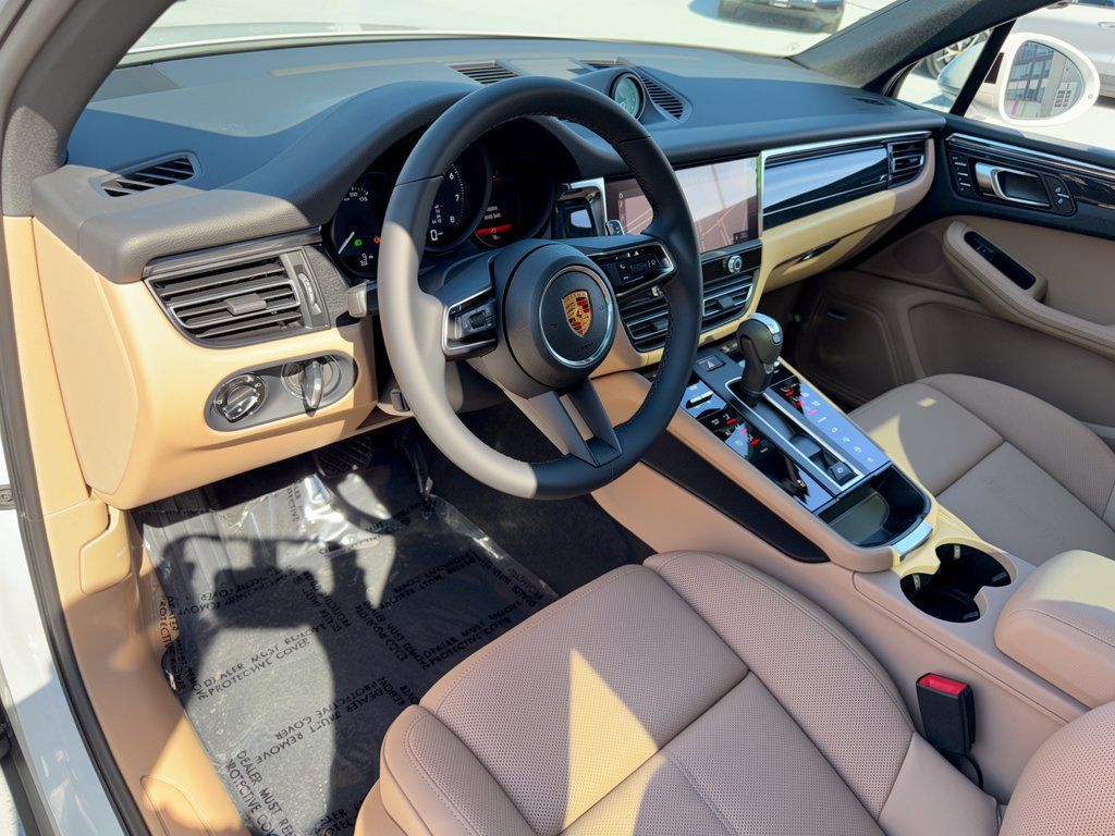 Used 2026 Porsche Macan AWD/4WD image 4