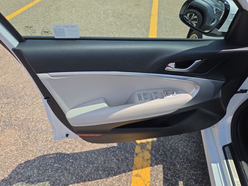 Used 2025 Genesis G70 2.5T RWD image 6
