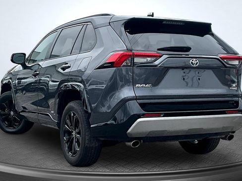 Used 2023 Toyota RAV4 SE AWD/4WD image 3