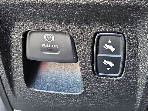 Used 2019 RAM 1500 Big Horn image 22