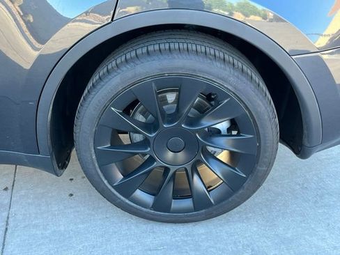 Used 2025 Tesla Model Y Long Range AWD/4WD image 5