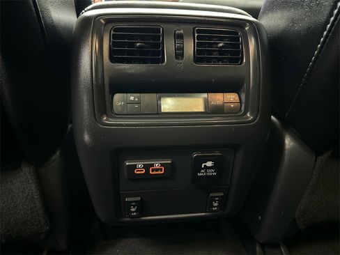 Used 2020 Nissan Pathfinder Platinum image 26