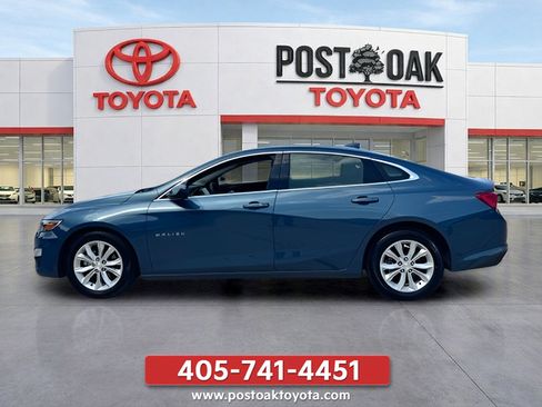 Used 2025 Chevrolet Malibu LT FWD image 2