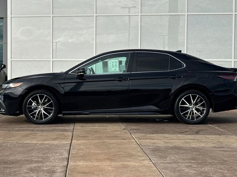 Used 2023 Toyota Camry SE image 8