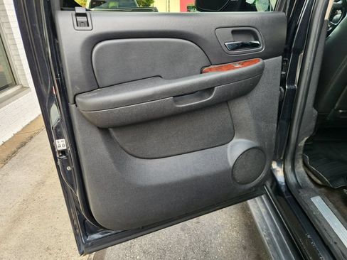 Used 2011 Chevrolet Suburban LTZ AWD/4WD image 20