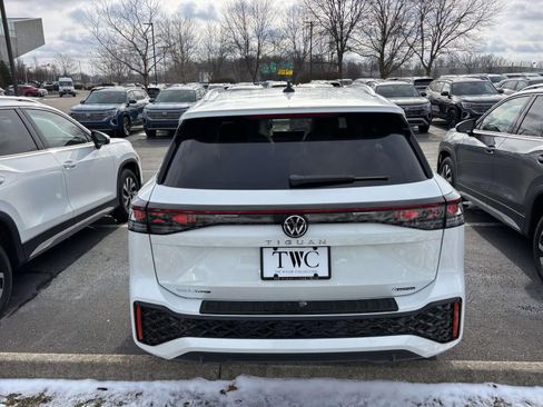 New 2026 Volkswagen Tiguan SEL R-Line AWD/4WD image 5