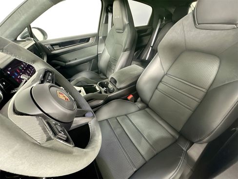 Certified 2025 Porsche Cayenne GTS image 5