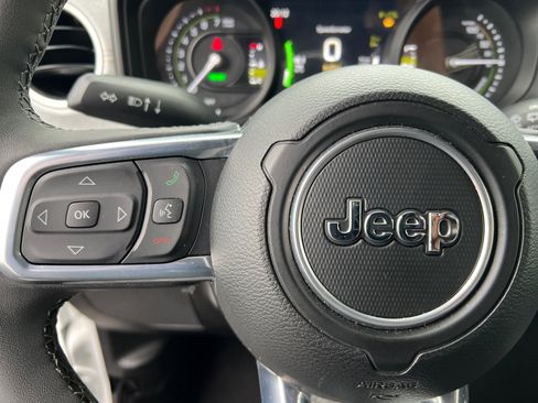 Used 2025 Jeep Wrangler Sahara w/ Safety Group image 28