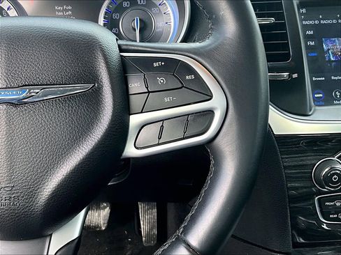 Used 2018 Chrysler 300 Touring L image 16