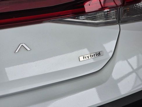 Used 2025 Hyundai Elantra SEL FWD image 13
