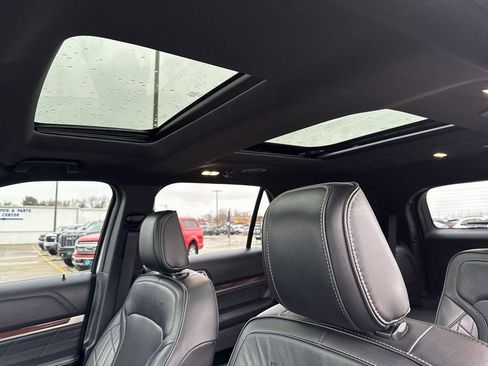 Used 2018 Ford Explorer Platinum image 17