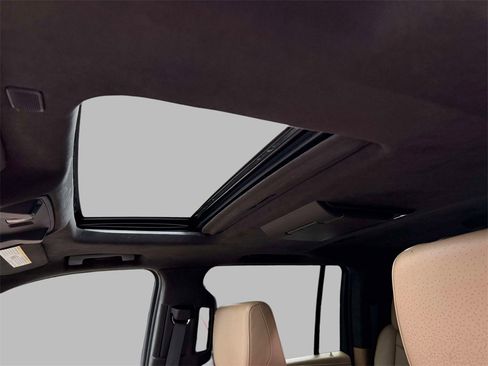 Used 2019 Cadillac Escalade ESV Platinum image 26