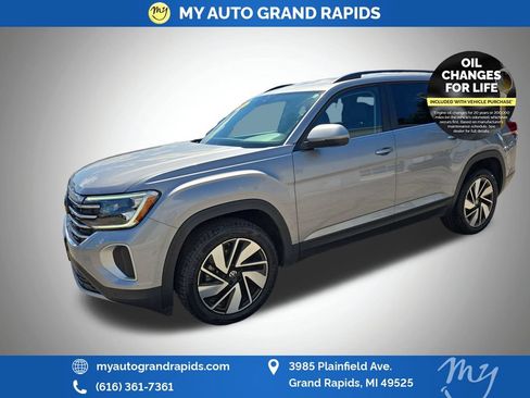Used 2025 Volkswagen Atlas SE AWD/4WD image 3