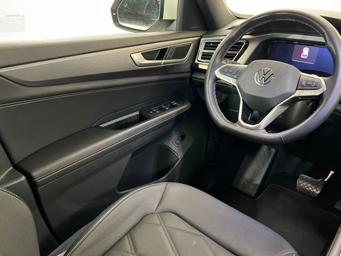Used 2025 Volkswagen Atlas Cross Sport SE AWD/4WD image 12