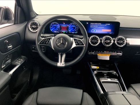 Used 2024 Mercedes-Benz EQB 250+ image 4