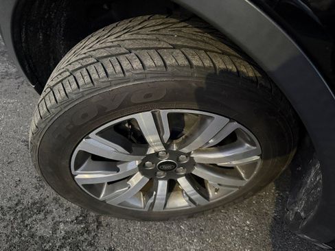 Used 2018 Land Rover Discovery Sport HSE Luxury image 30