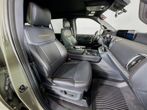 Used 2025 Ford Expedition Tremor image 32