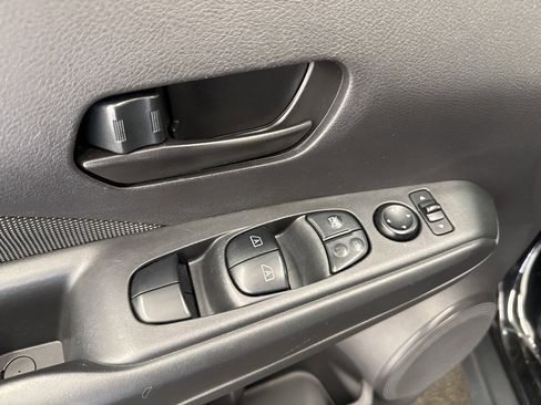 Used 2020 Nissan Kicks S image 31