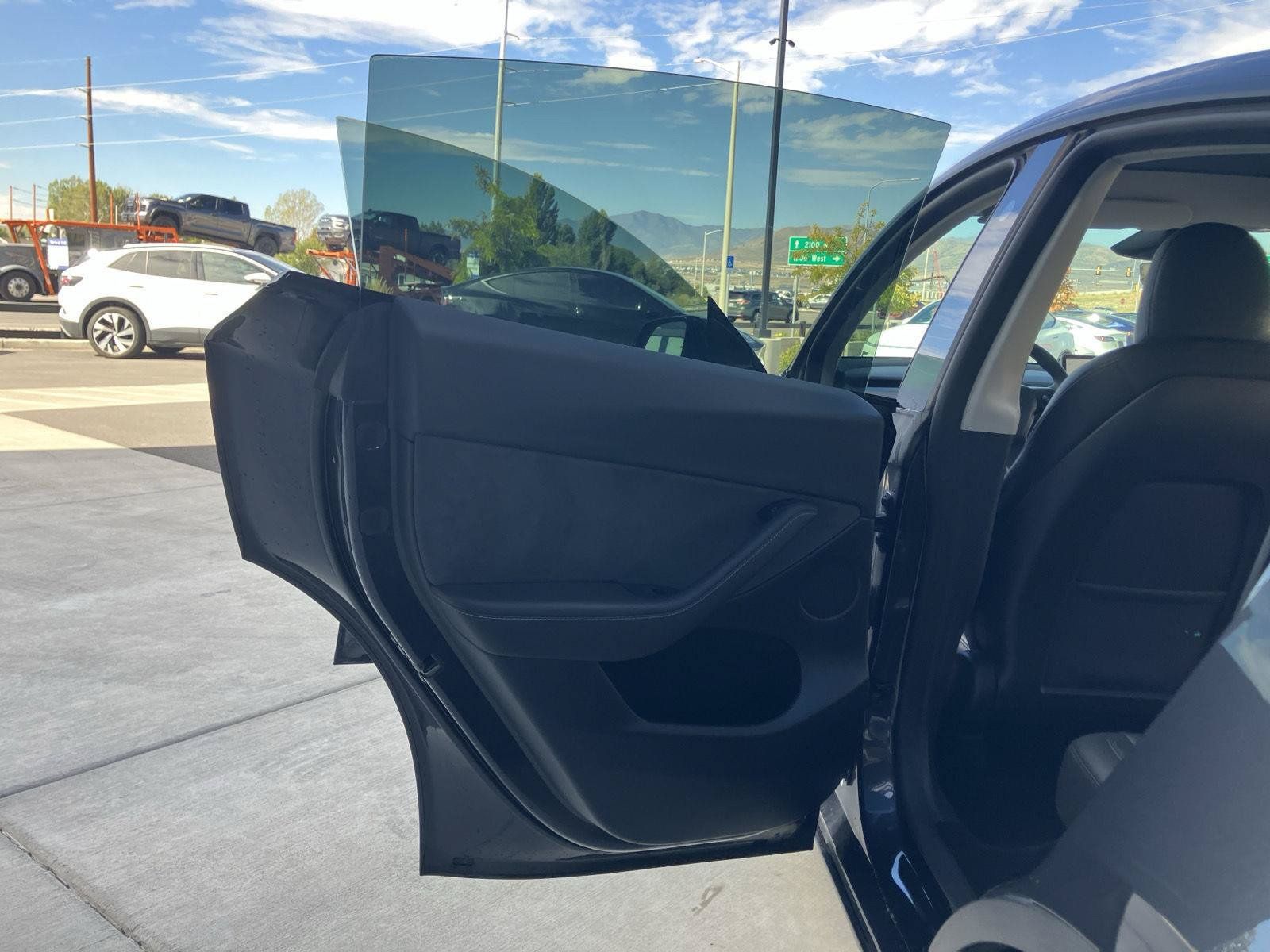 Used 2024 Tesla Model Y Long Range AWD/4WD image 13