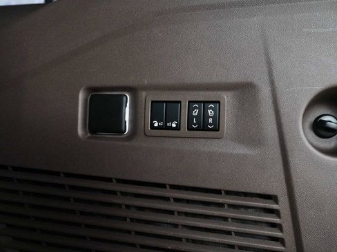 Used 2024 GMC Yukon XL Denali w/ Advanced Technology Package AWD/4WD image 43