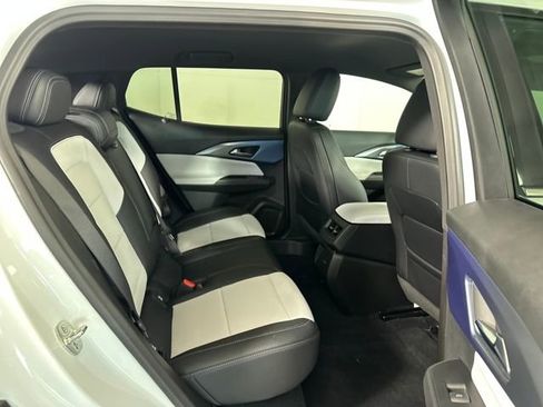 Used 2025 Chevrolet Equinox EV LT w/ Convenience Package image 27