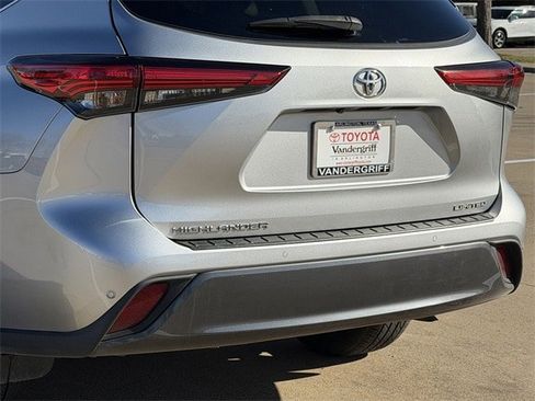 Certified 2022 Toyota Highlander Limited image 6