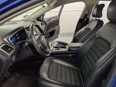 Used 2017 Ford Fusion SE w/ Equipment Group 601A image 16