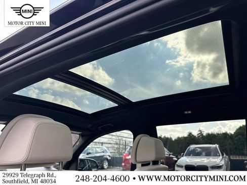 Used 2025 BMW X7 M60i AWD/4WD image 18