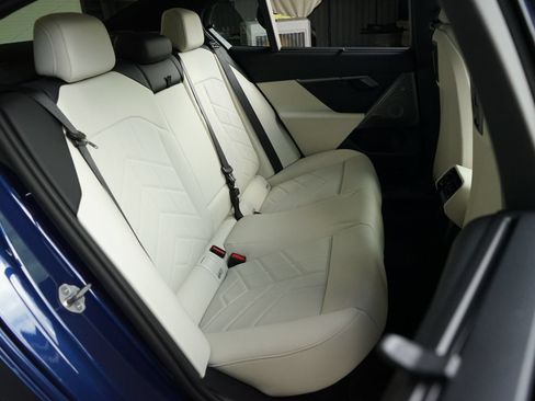Used 2025 BMW i5 M60 AWD/4WD image 15