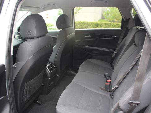 Used 2018 Kia Sorento FWD image 20