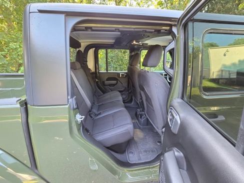Used 2023 Jeep Gladiator Mojave AWD/4WD image 27