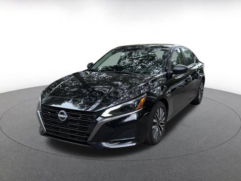 Used 2026 Nissan Altima 2.5 SV FWD image 3