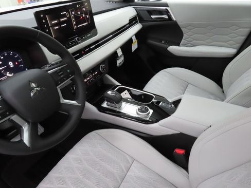 New 2026 Mitsubishi Outlander SEL FWD image 21