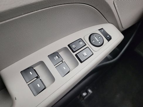 Used 2018 Hyundai Elantra SE FWD image 27