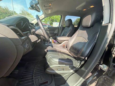Used 2017 Chevrolet Traverse Premier FWD image 12