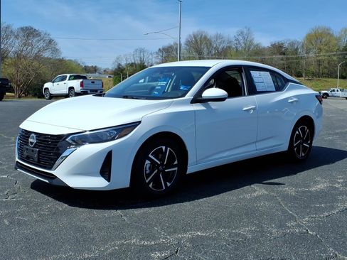 Used 2025 Nissan Sentra SV image 3